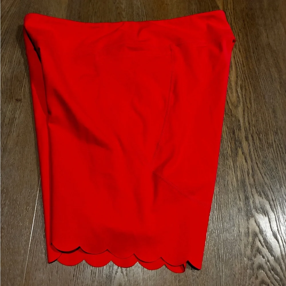 LILLY PULITZER WOMEN WEEKENDER SHORT HIGH RISE SCALLOPED SPICY CORAL - Picture 2 of 5
